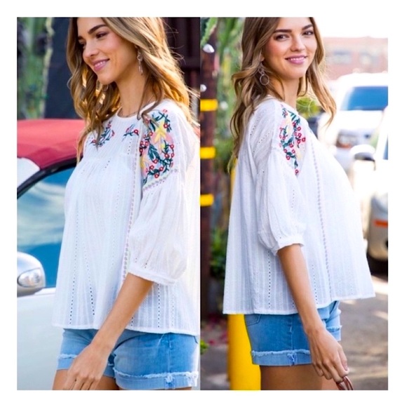 #140 ⭐️ClosetClearOut🍭 Embroidered Beautiful Playful Top - Picture 8 of 15